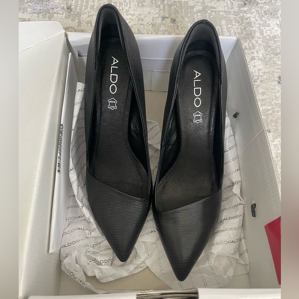 Black Pumps